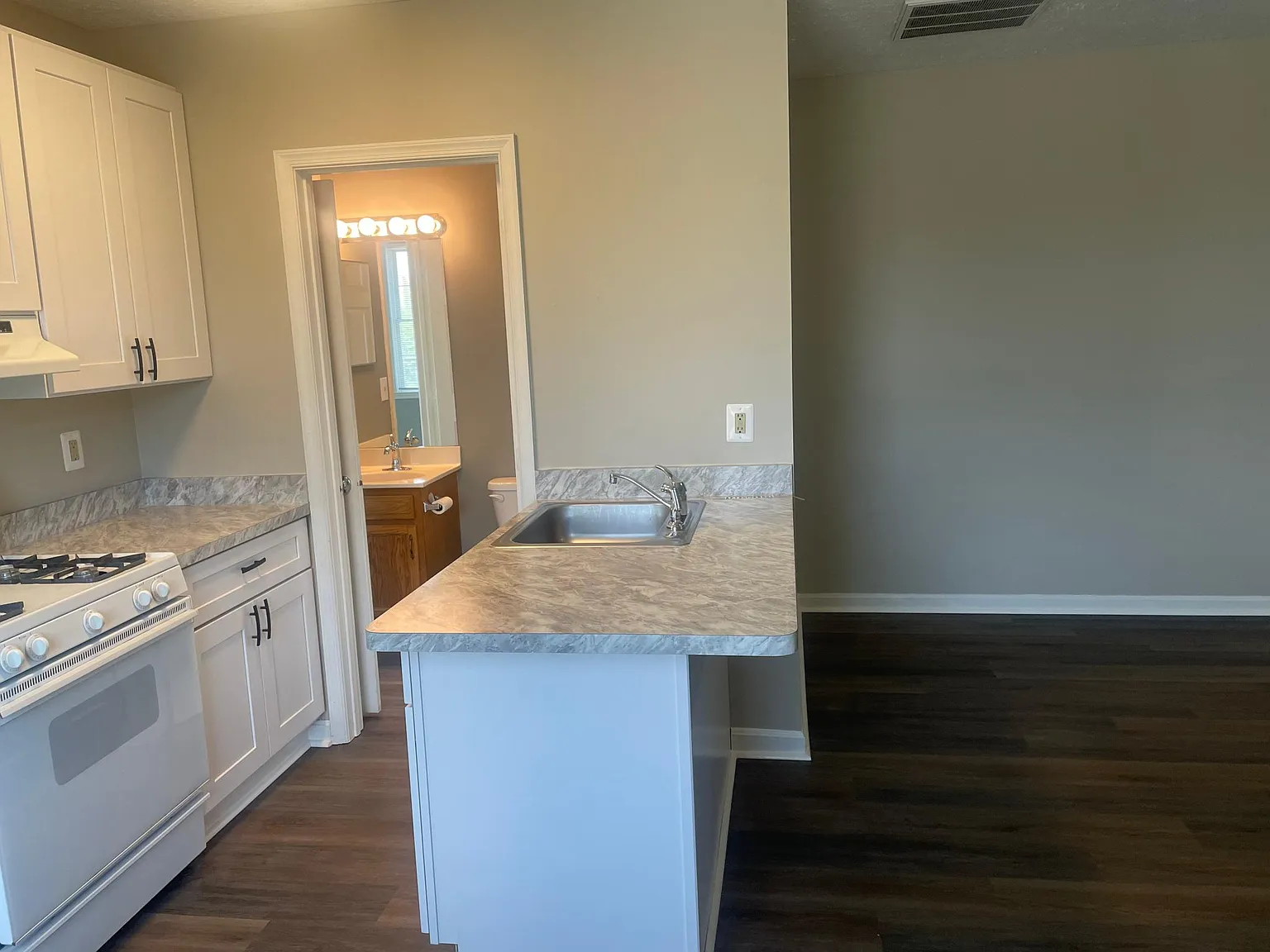 8 Central Ave — Photo 3