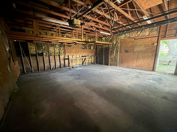 2nd image of 621 Frost St