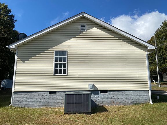 3rd image of 1011 Warren St