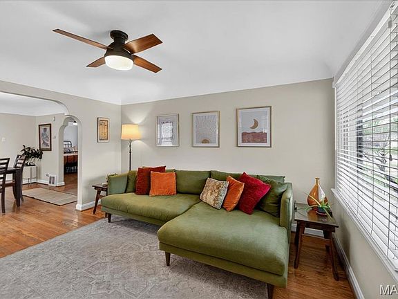 5th image of 3409 Macklind Ave