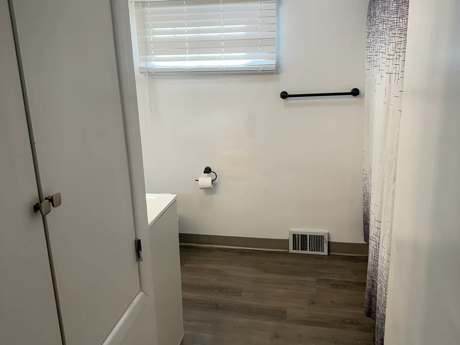 3 bed, $1,400 — Photo 3