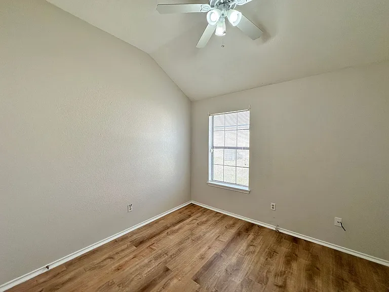 607 Hogan Dr — Photo 36