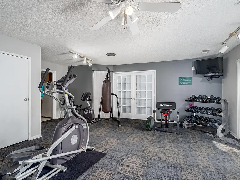 24/7 Fitness Center