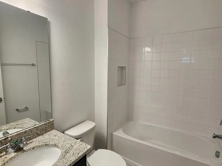 19050 Blueleaf St — Photo 17