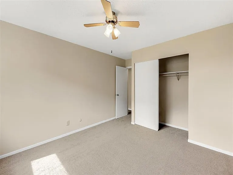 Oak Valley Apartments — Photo 32