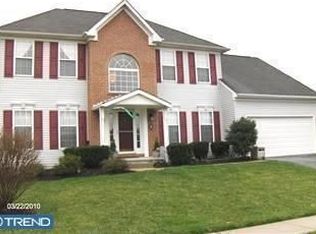 2 Glencoe Dr, Newark, DE 19702