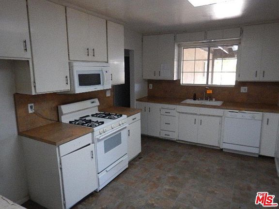 4th image of 8421 Topanga Canyon Blvd