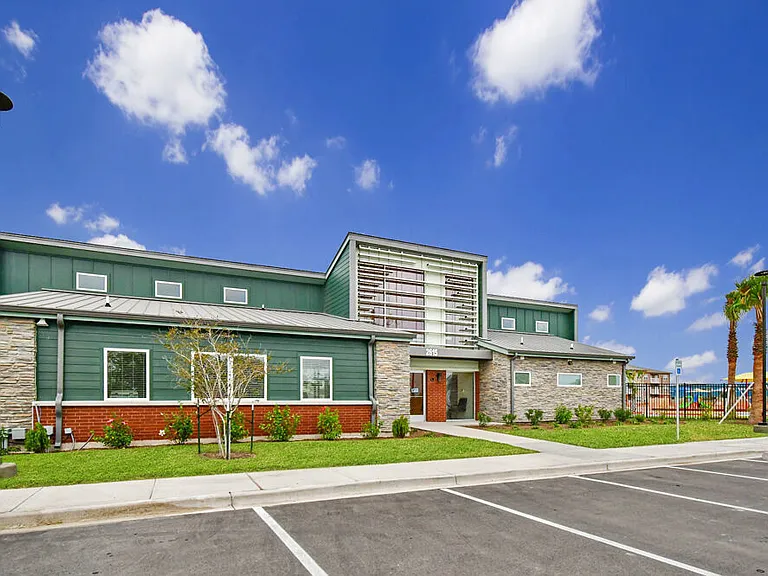 Primrose Village Apartments — Photo 6