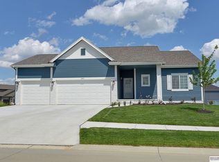 8011 S 200th St, Gretna, NE 68028