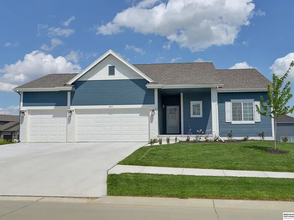 8011 S 200th St, Gretna, NE 68028