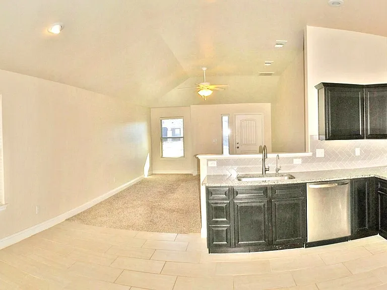1109 Lizzard Ct — Photo 2