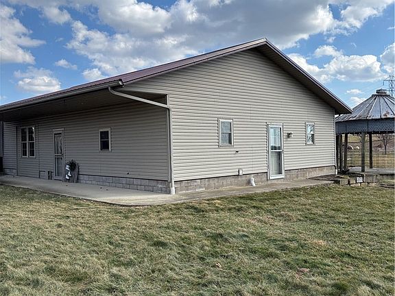 3rd image of 6050 Township Road 606