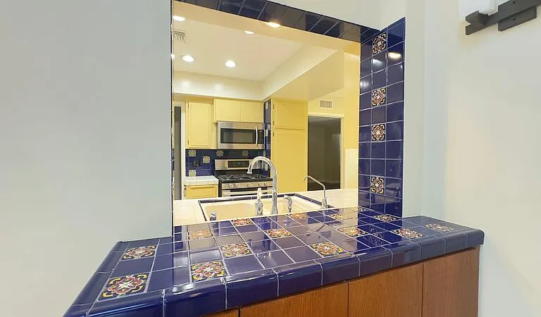 403 Lupin Ln — Photo 12