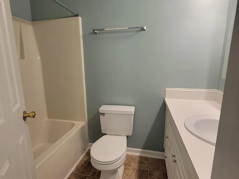 393 E Wood Ln — Photo 10