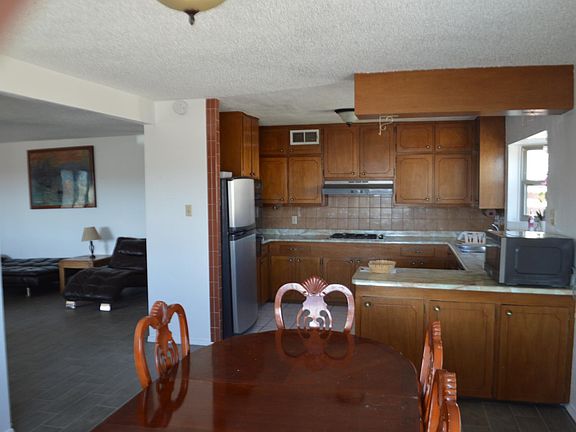 5th image of 1301 E Cliff Dr