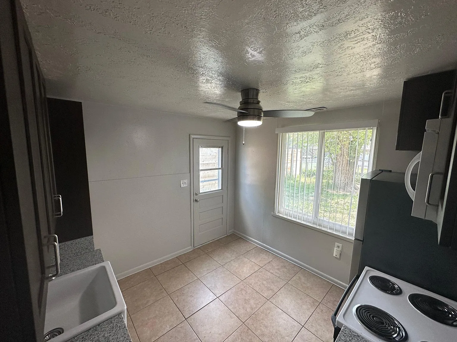 354 E Sandy Park Cir — Photo 3