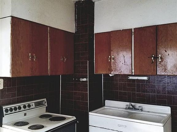 3rd image of 412 Camden St