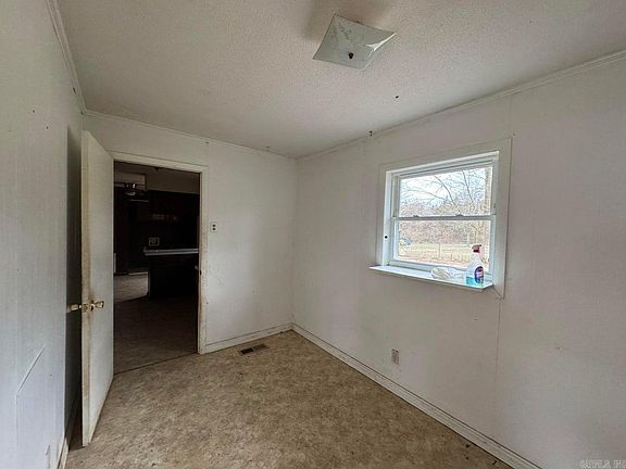 4th image of 113 Diane Ave