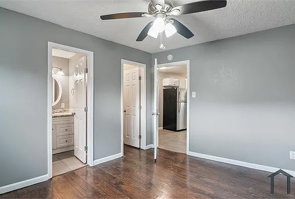 4811 Oakland St — Photo 12