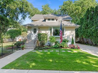 216 4th St, Wilmette, IL 60091