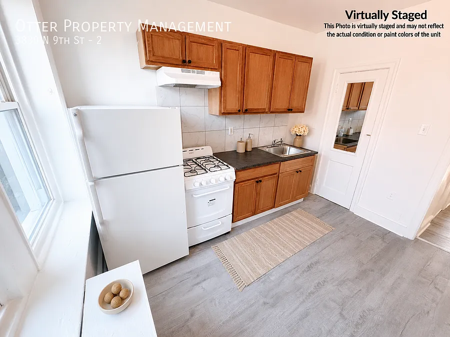 Spacious 2BR/1BA Apartment with Porch/Deck — Photo 1