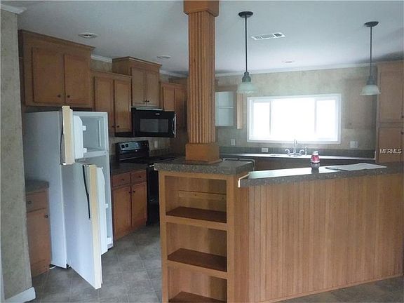 4th image of 40910 Pine Tree Ln