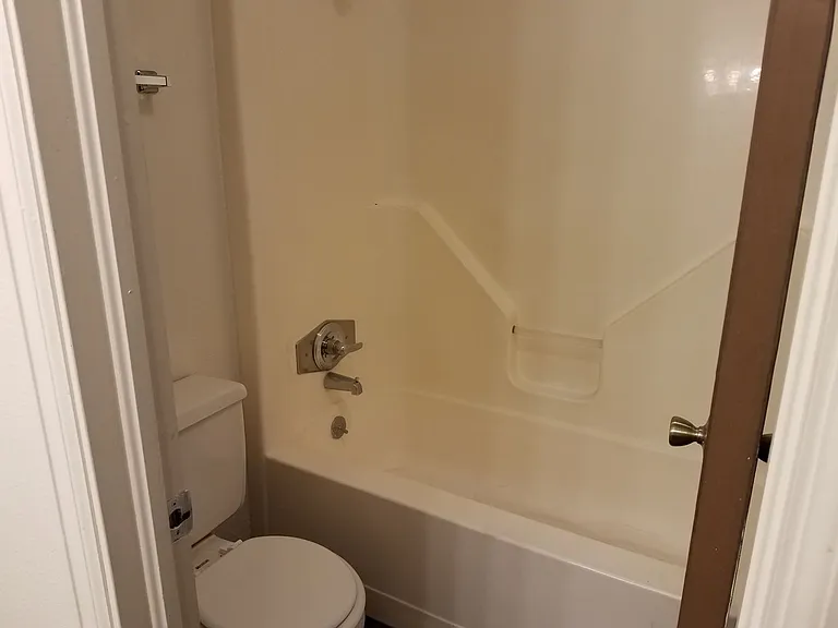112 Erickson Ct — Photo 6