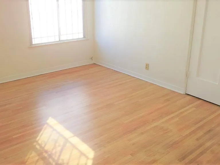 1607 1/2 S Sierra Bonita Ave — Photo 13