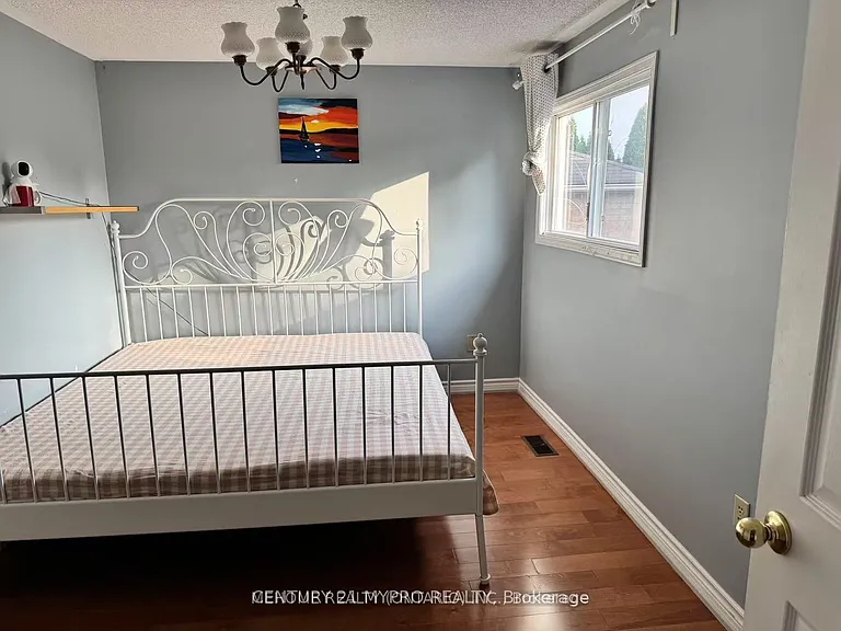 46 Cranleigh Dr — Photo 9