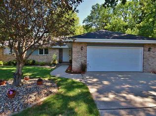2600 W Sunnyview Cir, Appleton, WI 54914