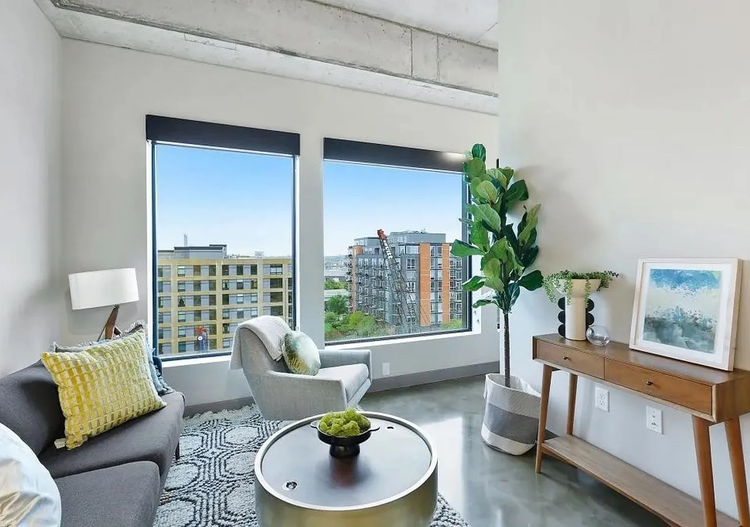 Furnished Studio In The Heart Of The North Loop - Utilities Included! — Photo 2
