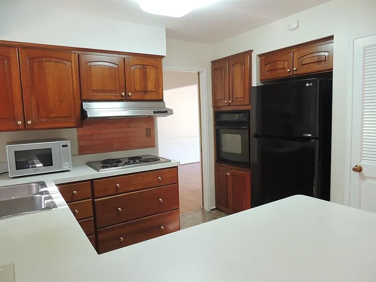 2098 Yorktown Dr — Photo 8