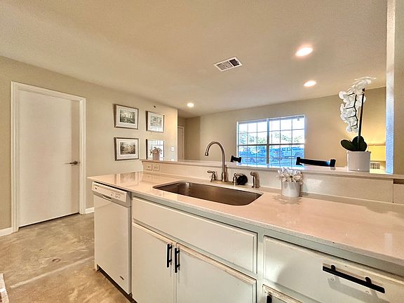 Kitchen - Quartz Countertops