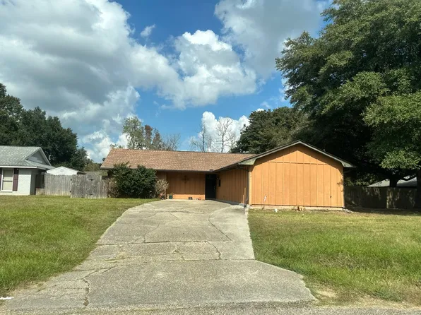8897 Leisure Dr, Denham Springs, LA 70726