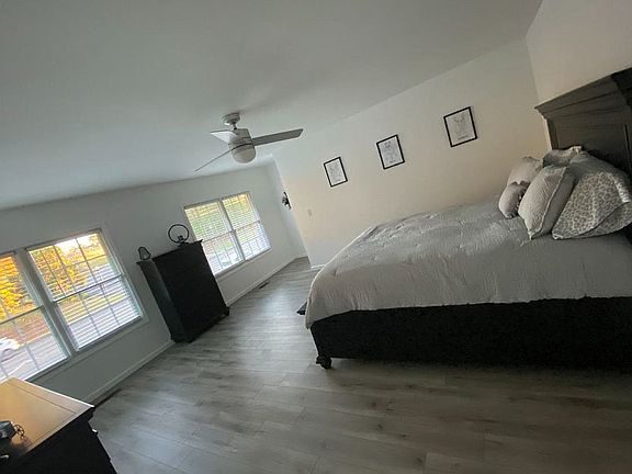 3rd image of 1010 Montclair Rd