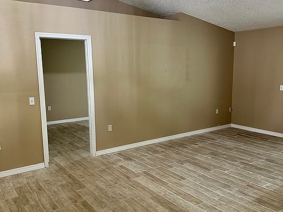 4th image of 10348 Woodley Creek Rd W
