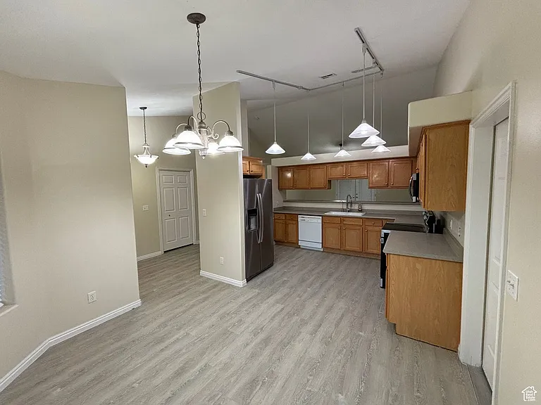 2357 W 1620 North Cir — Photo 2