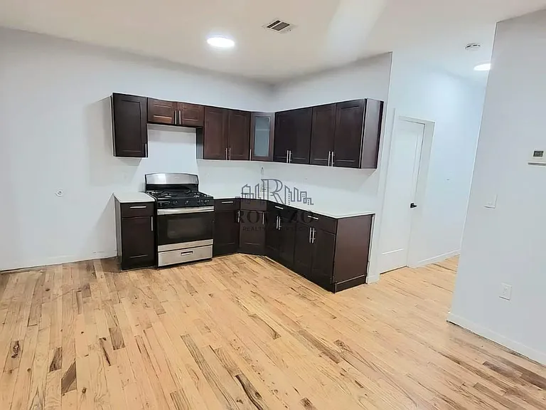 378-379 S 20th St #2R — Photo 1