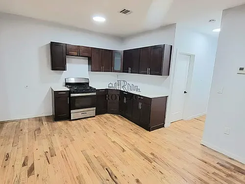 378-379 S 20th St #2R Photo 1 378-379 S 20th St #2R Photo 1