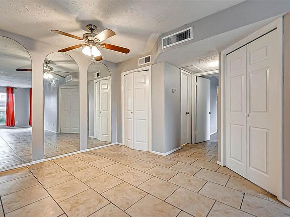 3rd image of 7313 Gulf Fwy APT 804