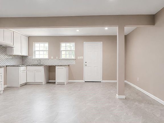 3rd image of 24811 Elmira St