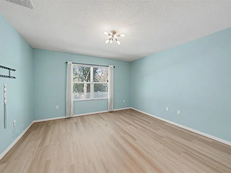 813 Wiltonway Dr — Photo 5