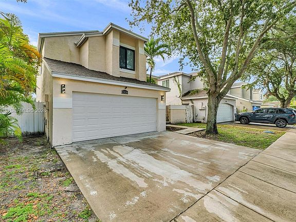 3rd image of 2836 River Run Cir W