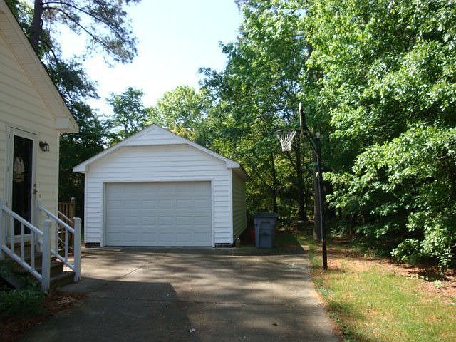 2nd image of 504 Bennett Dr