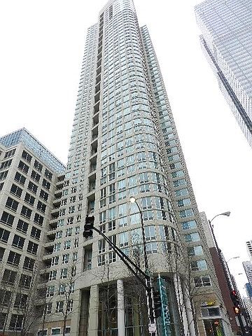 1st image of 345 N La Salle Dr #506