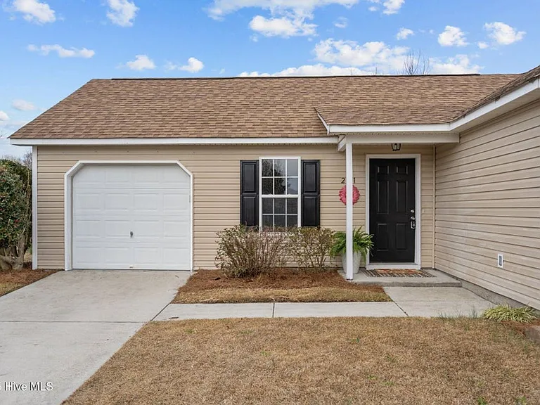 2511 Bradfield Ct — Photo 2