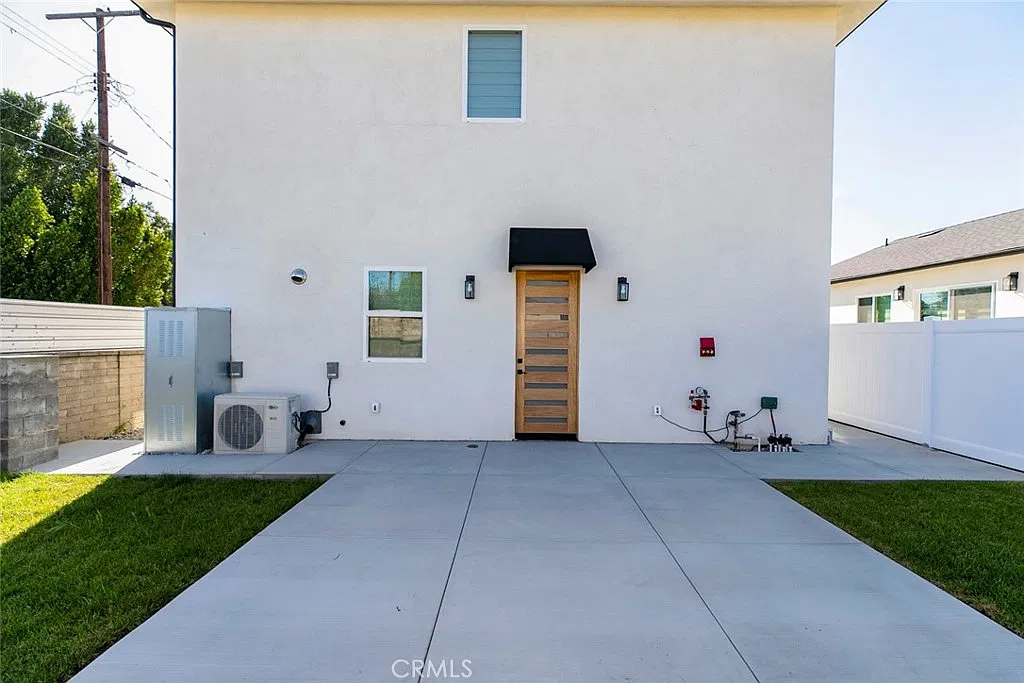 2 bed, 2.5 bath, 1150 sqft, $3,500 — Photo 4