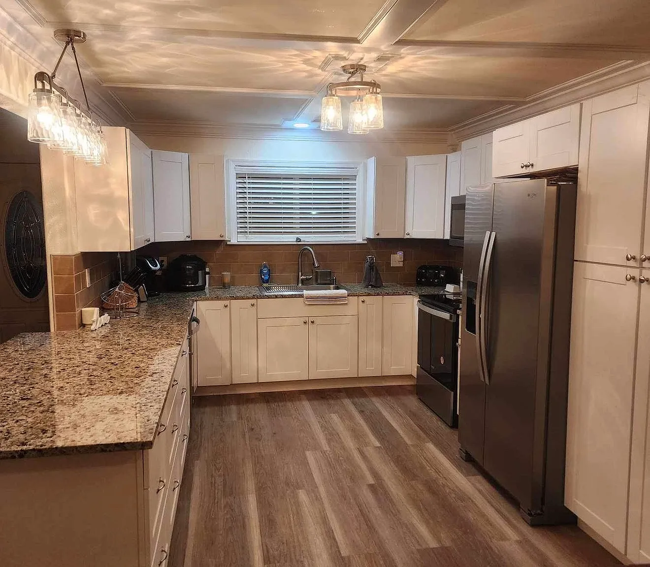 3 bed, 1200 sqft, $2,395 — Photo 2