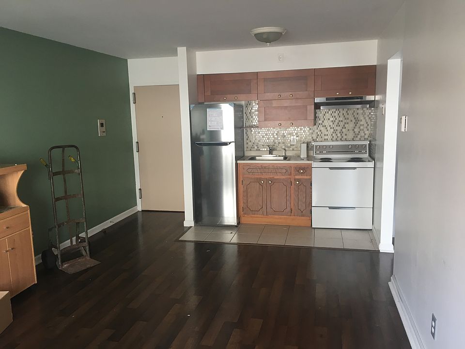 studio / kitchen