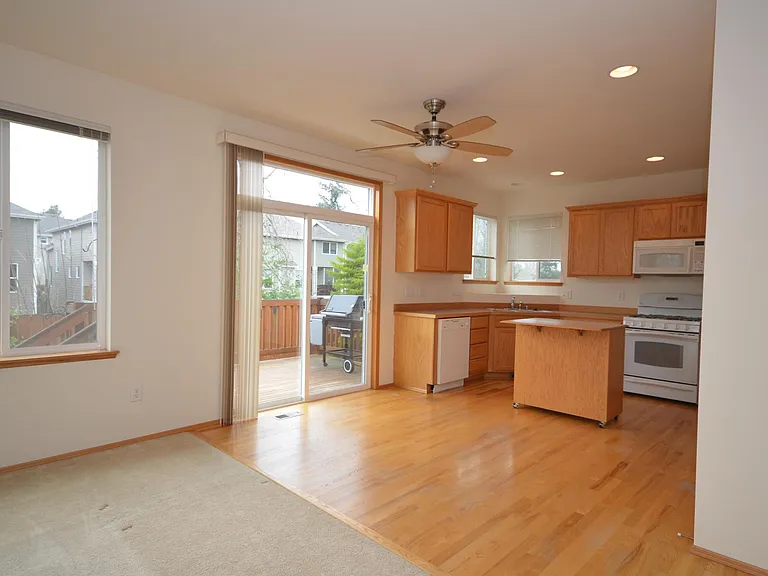 259 Whitman Pl NE — Photo 5
